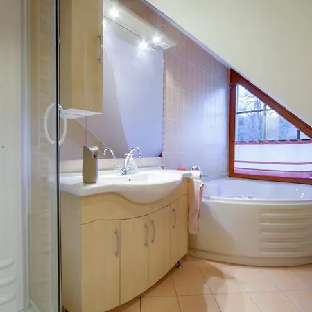 Apartmaji Pri Handelcanih,