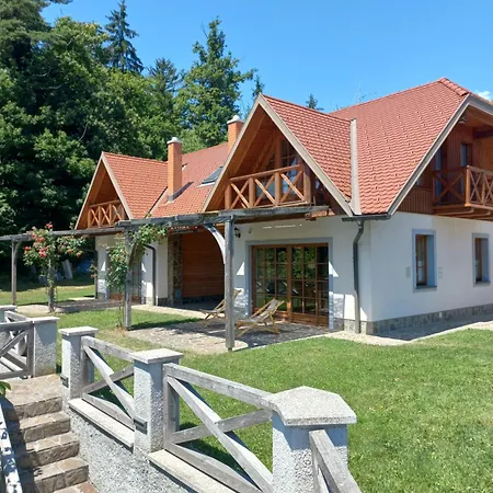 Apartmaji Pri Handelcanih, *